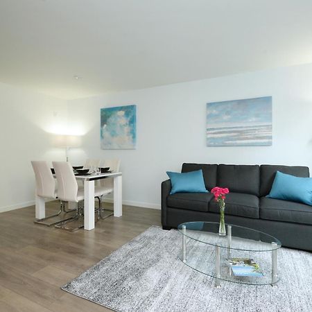 Gorgeous Old Town Condo With Patio And Parking! Виктория Екстериор снимка