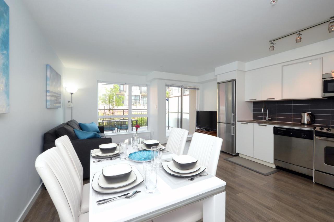 Gorgeous Old Town Condo With Patio And Parking! Виктория Екстериор снимка